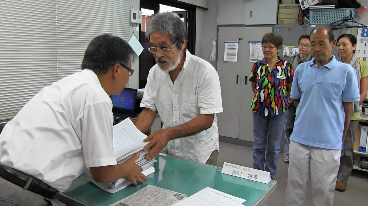 0825住民投票署名簿提出